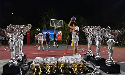 Gençler sokak basketbolunda kıyasıya yarıştı